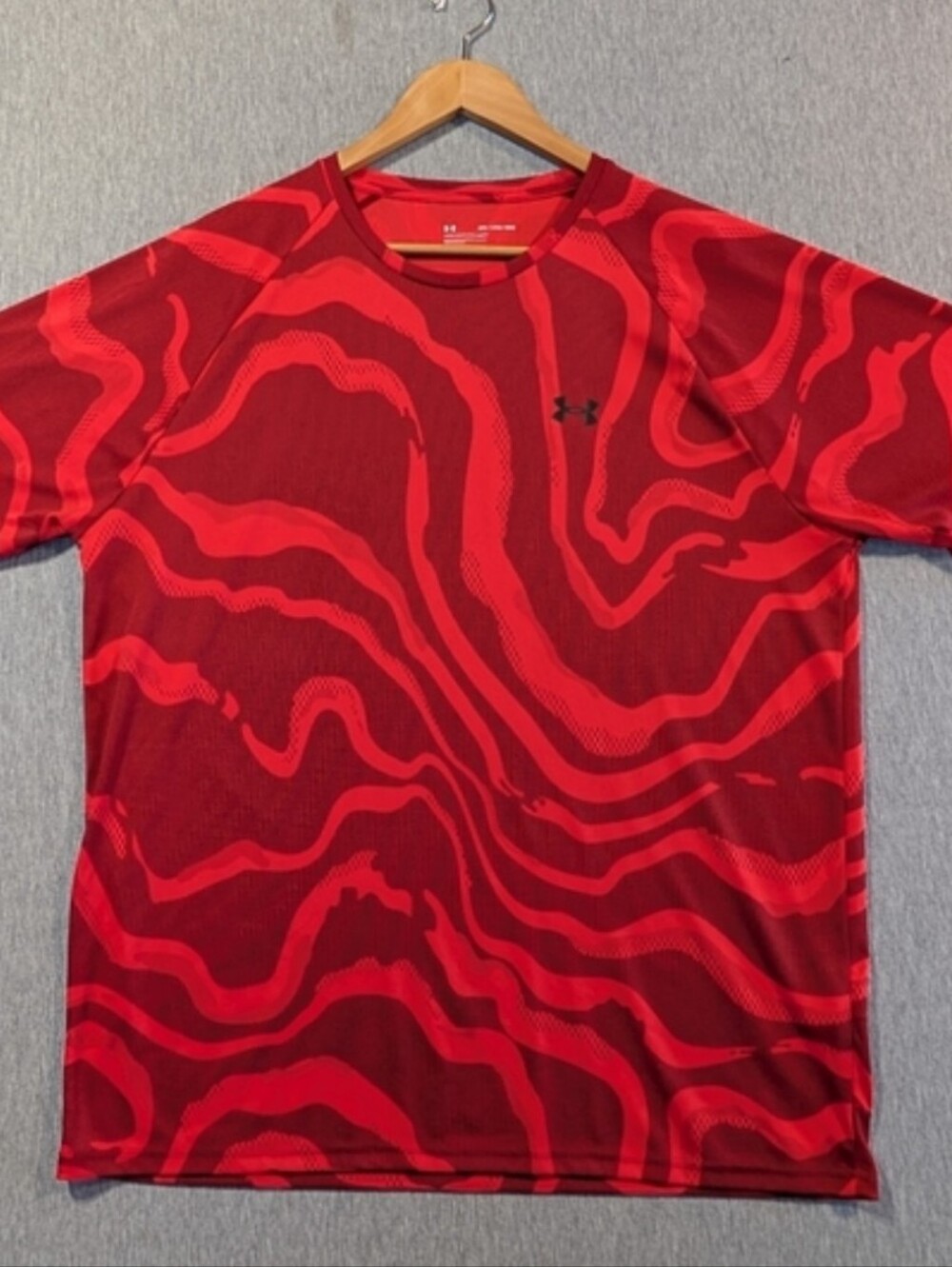 Under Armour Loose T-Shirt Men's 2XL Red Waves Short Sleeve